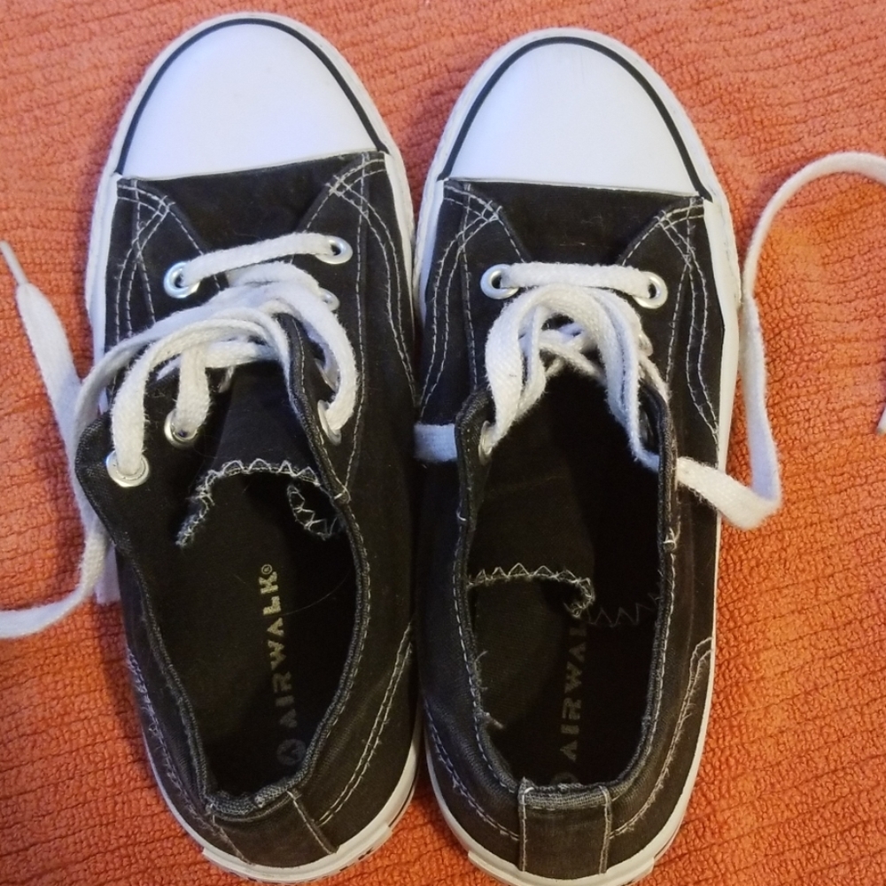 Black airwalk shoes